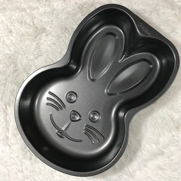 NWOT Wilson Bunny Non-Stick Baking Pan - Picture 1 of 10